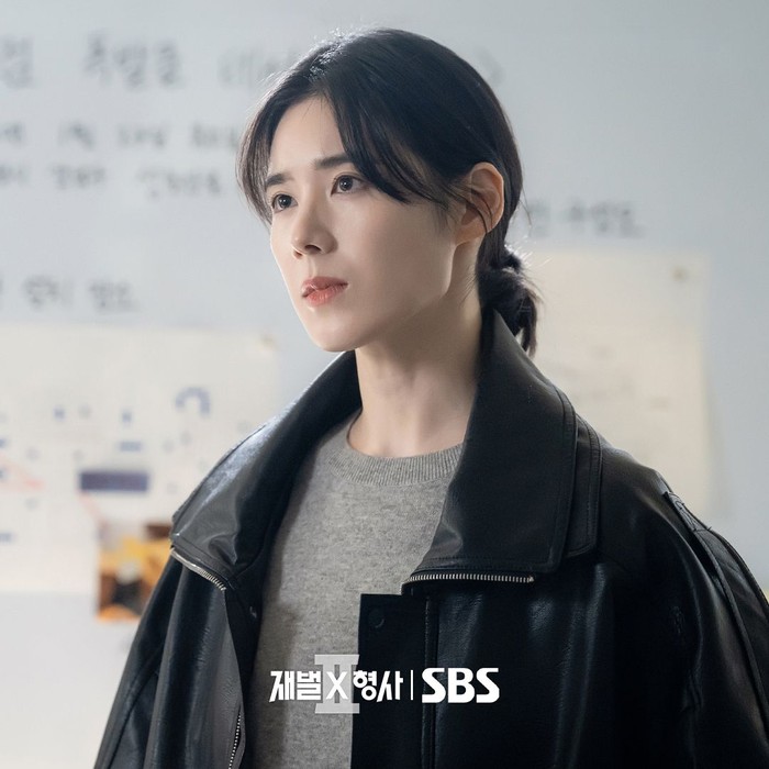 Sementara itu, kamu bisa menyaksikan penampilan karismatik Jung Eun Chae di Flex X Cop 2 melalui platform Disney+./ Foto: instagram.com/sbsdrama.official