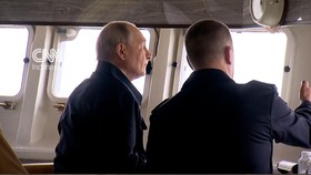 thumbnail video putin kunjungi pulau iturup jepang