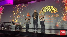 Chairman CT Corp Chairul Tanjung resmi membuka The Trans Luxury Hotel Surabaya. CNNIndonesia/Farid Rahman