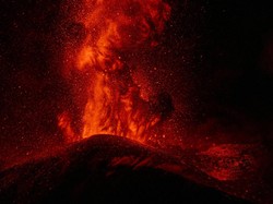 Makna Gunung Meletus dalam Islam, Benarkah Tanda Murka Allah?