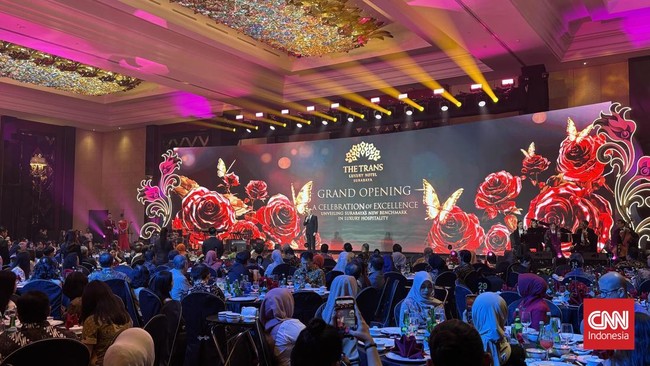 General Manager The Trans Luxury Hotel Surabaya, Alexander Jovanovic saat Grand Launching, Jumat (14/8).