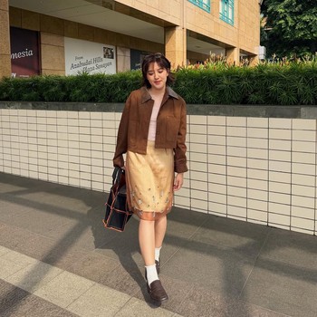 Get The Look: Ide Gaya Tampil Rapi dan Stylish dengan Nuansa Earth Tone ala Ify Alyssa 
