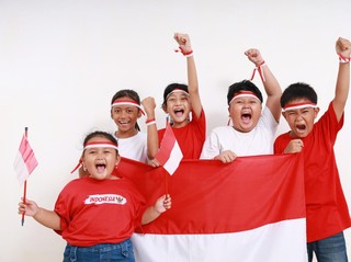Outfit 17 Agustusan Masih Itu-itu Aja? Ini Padu Padan dari Kepala Sampai Kaki