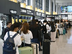 Hujan Deras 24 Jam Lumpuhkan Jepang, Ribuan Penumpang Terjebak di Bandara