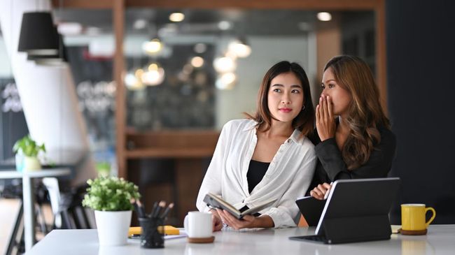 Meski Dianggap Mulut Ember, Ini Kelebihan Tersembunyi dari Orang yang Susah Pegang Rahasia