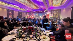 Dinner atau jamuan makan malam mewarnai Grand Opening The Trans Luxury Hotel Surabaya yang digelar, Jumat (14/8). Tujuh hidangan Chinese set menu disuguhkan khusus untuk merayakan momen tersebut, dipimpin langsung oleh Executive Chinese Chef The Tran