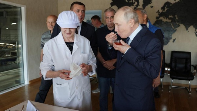 Putin Kunjungi Pulau Kuril