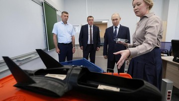 FOTO: Jepang Meradang Gara-gara Putin Kunjungi Pulau Sengketa