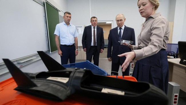 Putin Kunjungi Pulau Kuril
