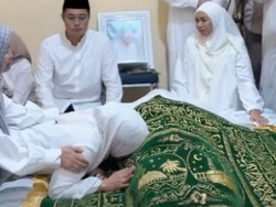 Viral Kisah Pilu Pengantin Mengikat Janji Suci di Depan Jenazah Bapak