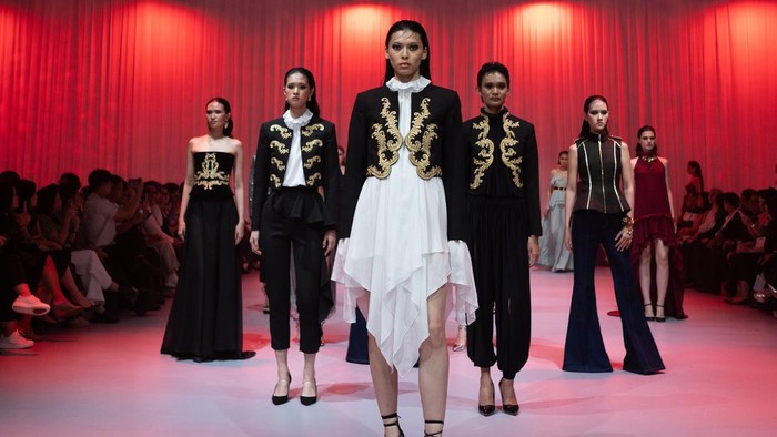 Romantisasi Pasca Revolusi dalam Koleksi 