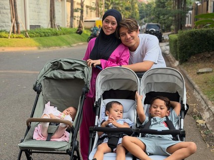 Potret Kebersamaan Lesti Kejora & Rizky Billar Bareng Tiga Anak, Didoakan Bahagia selalu