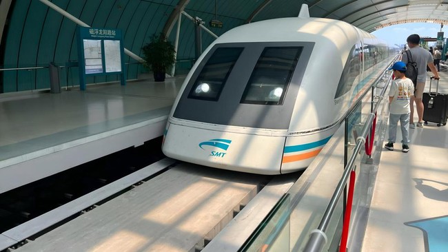 Kereta eksperimental China memecahkan rekor akselerasi, mencapai 800 km/jam dalam 5,3 detik. 
