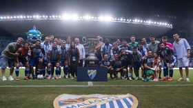 Malaga CF juara Coasta del Sol di Estadio La Rosaleda, usai menang dengan kocak atas Fulham karena menolak penalti, Rabu (12/8).