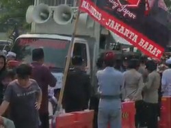 Video: Massa Demo di Depan Kantor OT Group soal Hafalan Al-Quran Tukar Miras!