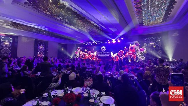 Grand Opening The Trans Luxury Hotel Surabaya, akan segera di mulai Jumat (14/8) malam ini. Ratusan tamu undangan dan tokoh berdatangan.