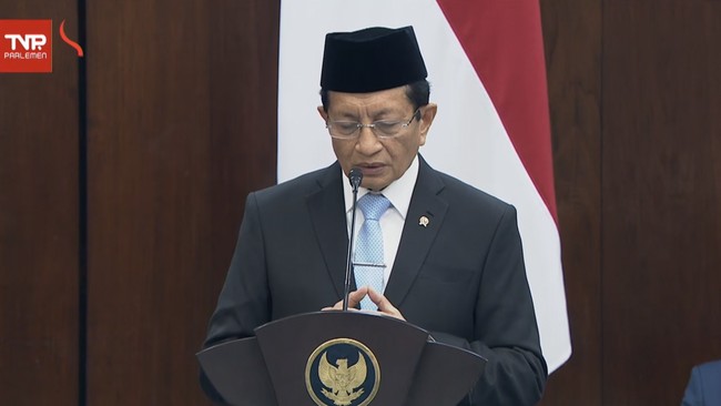 Menteri Agama (Menag) Nasaruddin Umar memimpin doa di pelaksanaan Sidang Tahunan MPR dan Sidang Bersama DPR-DPD RI di Ruang Paripurna MPR/DPR/DPD, Senayan, Jakarta, Jumat (14/8).