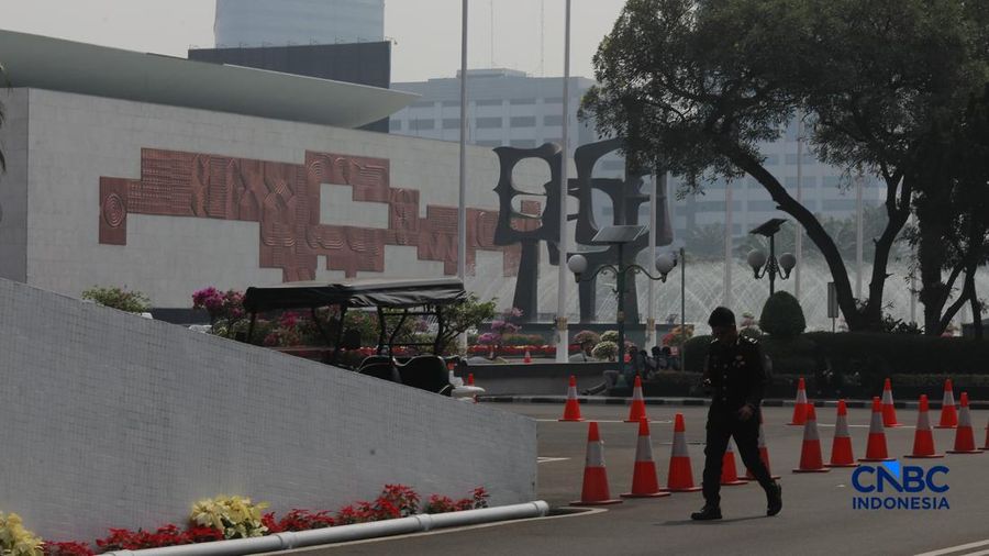 Pengamanan di Kompleks Parlemen, Senayan, Jakarta, diperketat selama penyelenggaraan Sidang Tahunan MPR RI dan Sidang Bersama DPR-DPD RI, Jumat, (14/8/2026). (CNCB Indonesia/Muhammad Sabki)