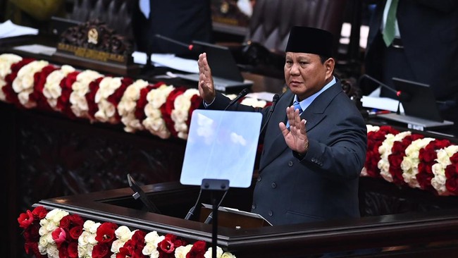 Presiden Prabowo Subianto menyampaikan pidato kenegaraan dalam rangka Penyampaian Pengantar/Keterangan Pemerintah atas RUU tentang APBN Tahun Anggaran 2027 beserta Nota Keuangannya saat Rapat Paripurna Pembukaan Masa Persidangan I DPR Tahun Sidang 20