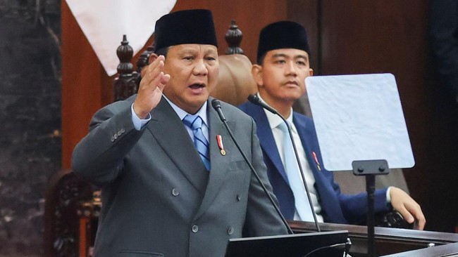 Presiden Prabowo Subianto mengatakan pemerintah bakal memberikan insentif pembelian untuk satu juta unit motor listrik yang diproduksi di dalam negeri. REUTERS/Stringer
