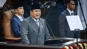 Jas double-breasted yang dikenakan Presiden RI Prabowo Subianto dalam Sidang Tahunan MPR RI 2026 dinilai jadi cara untuk menegaskan posisi Indonesia.