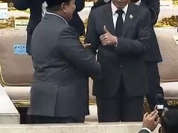 Video: Momen Jokowi Beri Gestur Jempol ke Prabowo Usai Sidang Tahunan MPR