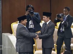 Selesai Pidato, Prabowo Hormat dan Salami Jokowi