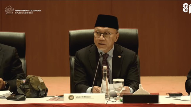 Menteri Koordinator Bidang Pangan Zulkifli Hasan saat konferensi pers RAPBN & Nota Keuangan Anggaran 2027