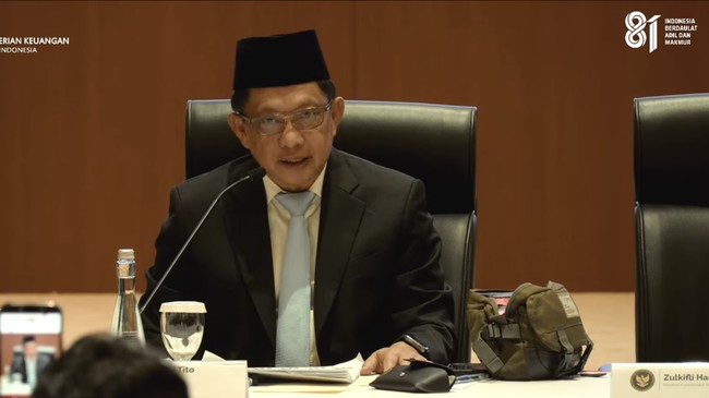 Menteri Dalam Negeri Tito Karnavian memberi pemaparan saat Konferensi pers terkait RAPBN & Nota Keuangan Tahun Anggaran 2027