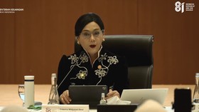 Ketua Dewan Komisioner Otoritas Jasa Keuangan (OJK) Friderica Widyasari Dewi, memberi pemaparan saat Konferensi pers terkait RAPBN & Nota Keuangan Tahun Anggaran 2027