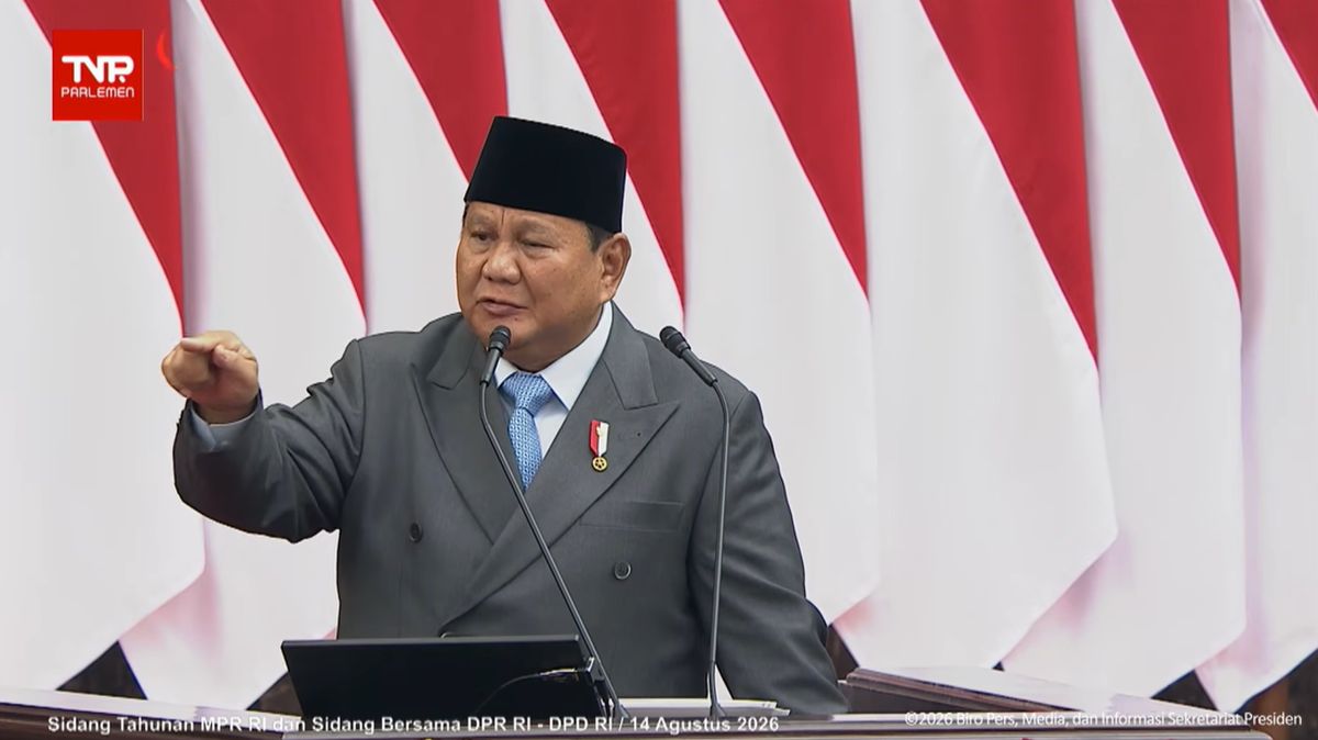 Prabowo Seruput Kopi di Sela Pidato: Tenang Aja, Pemilu Masih Lama