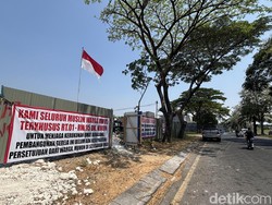 Viral Spanduk Penolakan Pembangunan Gereja di Citraland Surabaya