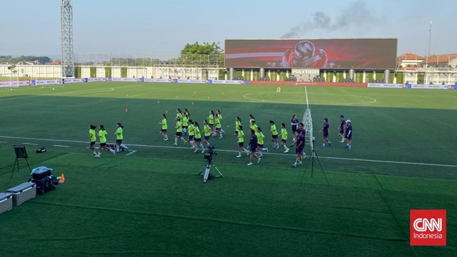 Persiapan jelang Srikandi Merdeka Cup 2026. (CNN Indonesia/Muhammad Ikhwanuddin)
