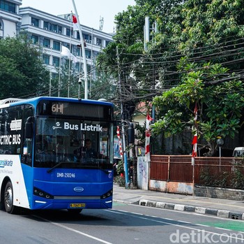 Sejumlah Rute Transjakarta Dialihkan karena Demo 27 Agustus, Ini Daftarnya