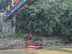 ASN Pemkot Bogor Jatuh ke Sungai Cisadane, Tinggal Motor di Jembatan