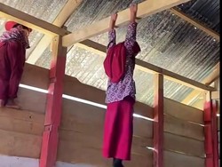 Viral Siswa SD Bergelantungan ala Ninja Warrior: Kelasnya Masih Pakai Kayu Papan