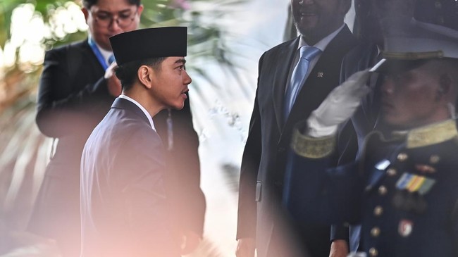 Wapres Gibran bertemu nelayan Cilacap untuk mendengarkan aspirasi soal akses solar dan solusi  masalah lain dari warga pesisir selatan Jateng itu.