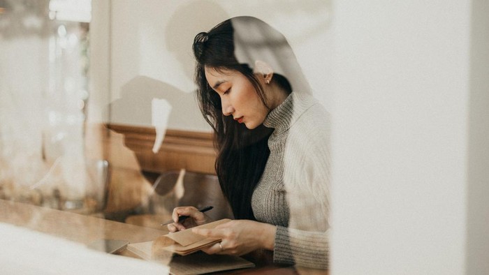 10 Prompts Gratitude Journal untuk Melatihmu Bersyukur Setiap Hari