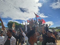 Video: Pengibaran Bendera Bulan Bintang di Aksi Damai Aceh Berujung Ricuh
