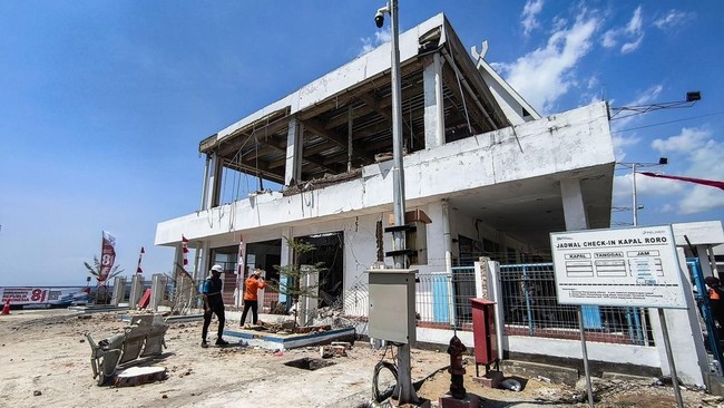 Pelabuhan Laurentius Say NTT Hancur Diguncang Gempa