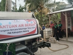 BPBD Distribusikan 105 Ribu Liter Air Bersih Untuk Warga Malang Selatan