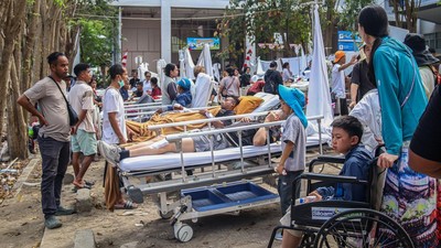 Kemenkes Harus Jemput Bola Korban Gempa bumi NTT dan Salurkan Obat 53 Update Terkini Gempa NTT: 47 Orang Tewas, Rumah hingga Bandara Rusak