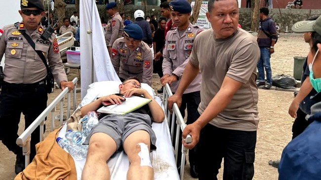 Evakuasi Pasien Rumah Sakit Terdampak Gempa NTT