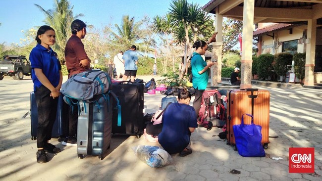 Gempa berkekuatan magnitudo 7,7 mengguncang wilayah Flores, Nusa Tenggara Timur (NTT), Sabtu (15/8/2026) pagi. Guncangan kuat membuat sejumlah tamu yang menginap di Hotel Jayakarta, Labuan Bajo, panik dan berlarian menyelamatkan diri.
