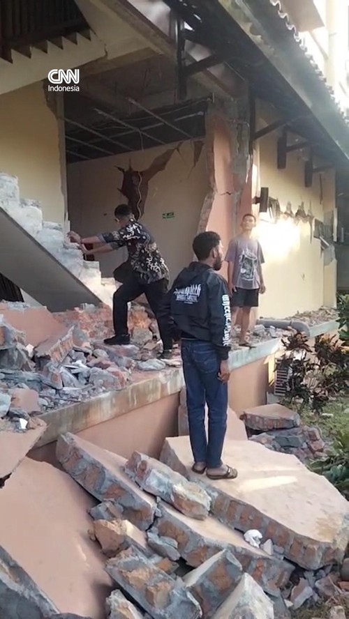 Gempa M7,7 Hantam NTT, Hotel hingga Fasilitas Publik Rusak