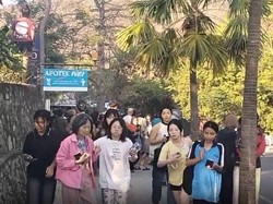 Video: Turis Asing Berlarian Jauhi Hotel saat Gempa Guncang NTT