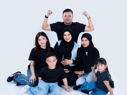 Intip Potret Kehamilan Irish Bella, Semakin Hangat Bareng Suami dan Empat Anak