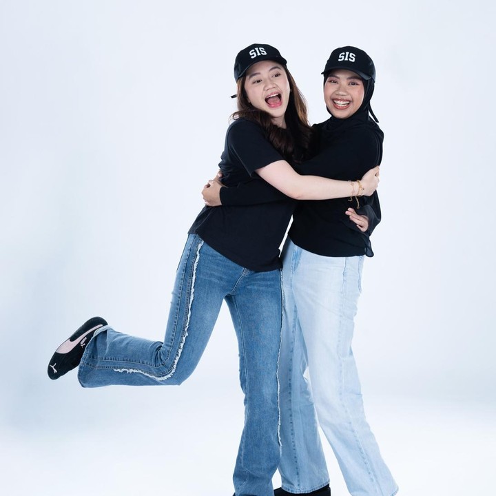 Haldy Sabri memiliki dua putri, Syifa Mutiara dan Hasya, yang kini semakin dekat dengan Irish Bella. Momen kebersamaan mereka kerap dibagikan, termasuk saat liburan bersama. Keduanya juga akrab dengan Air Rumi dan Amala. Foto: Instagram @irishbella