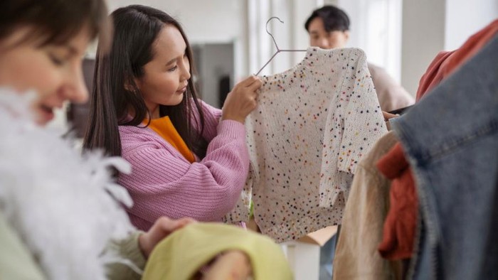 6 Jenis Pakaian yang Tidak Layak Didonasikan, Jangan Asal Sumbangkan!