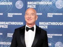 Jeff Bezos Resmi Miliki Saham di Liverpool